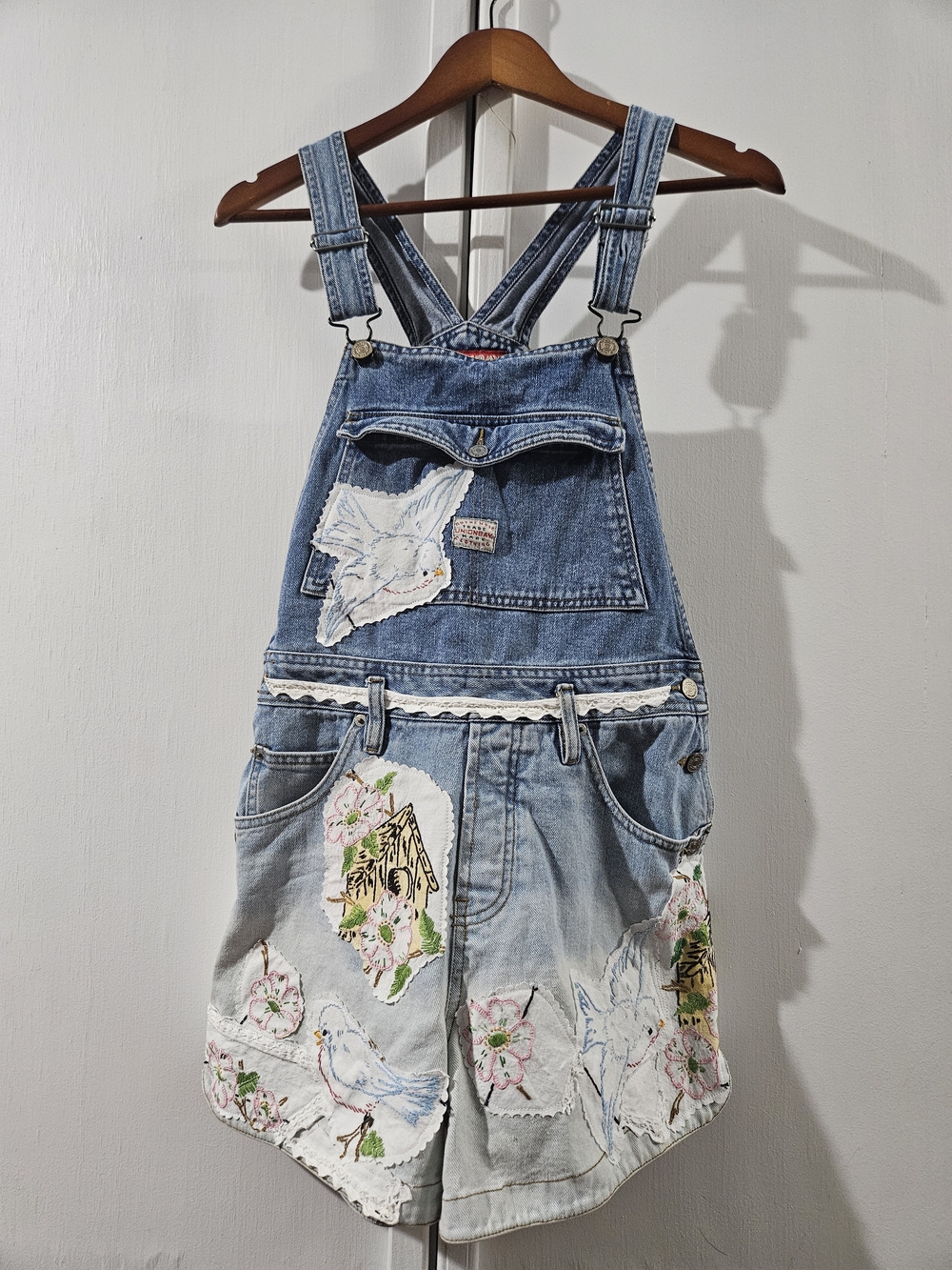 UNIONBAY Distressed Blue Denim Women’s Short Overalls with Embroidered Birds - Picture 3 of 15